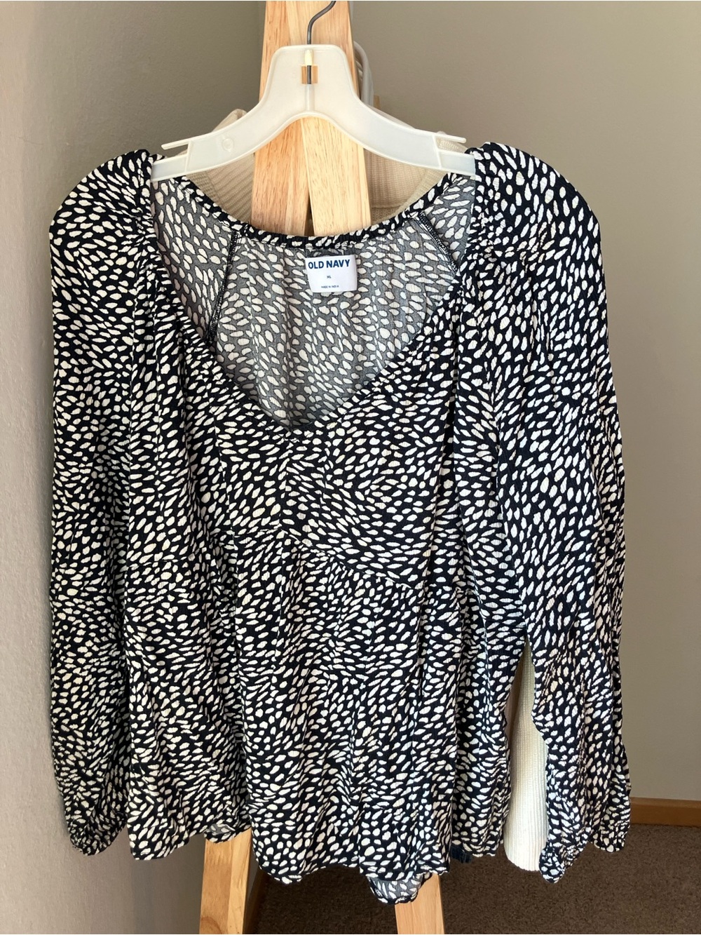 Old Navy Black & White Abstract Print Blouse Peasant Top